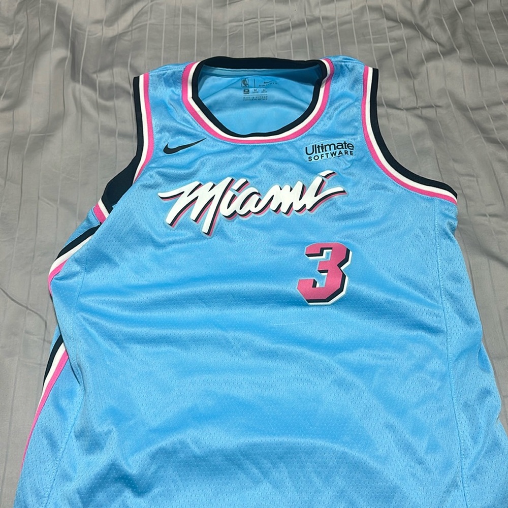 Nike Kids Miami Heat Dwyane Wade Miami Heat Vice Jersey. Kids medium
